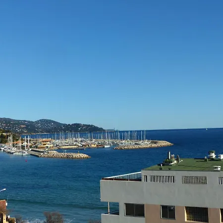 Daire Centre Avec Terrasse Et Ascenseur - Fr-1-308-173 Le Lavandou